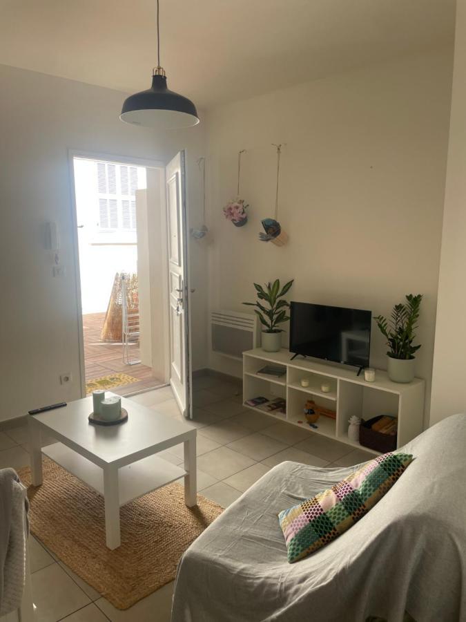 Studio Vieux Port Chez Fanette Apartamento Marselha Exterior foto